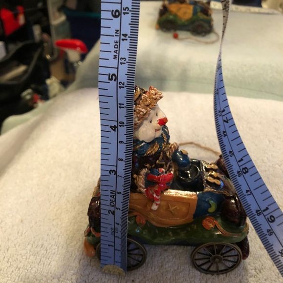 Snowman in old time car - Picture 8 of 8